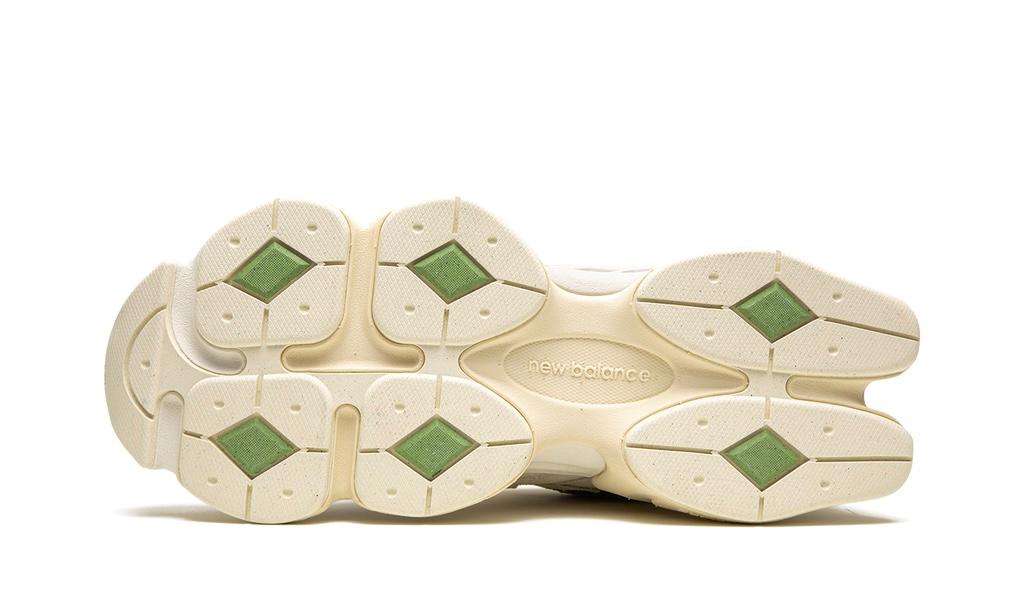 NEW BALANCE
9060
"BRICKS AND WOOD"