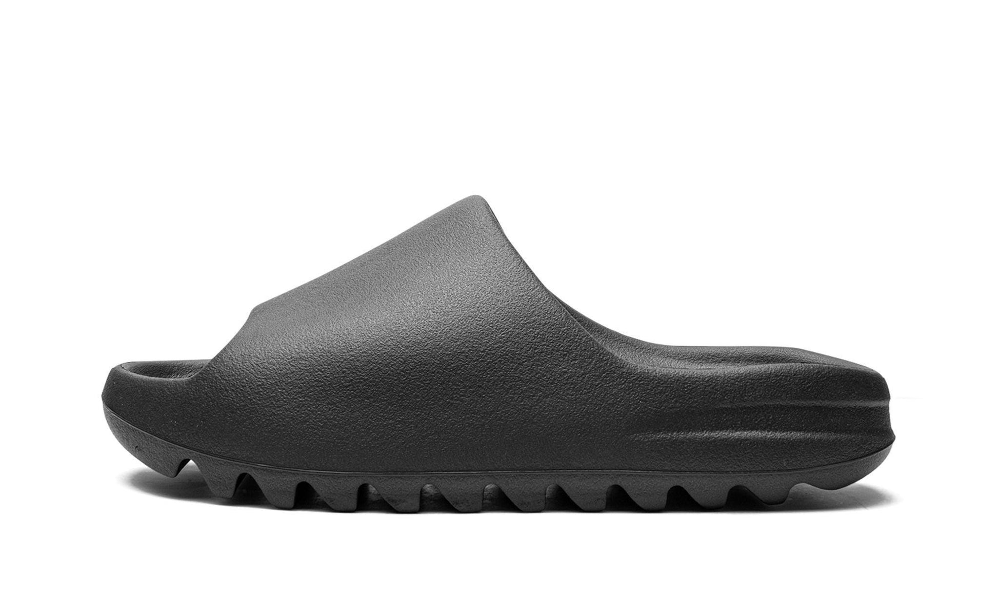 ADIDAS YEEZY
YEEZY SLIDE "Onyx" Shoe Flyes