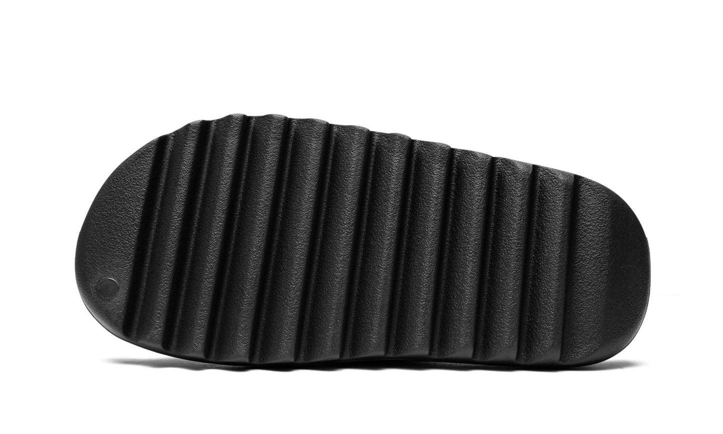 ADIDAS YEEZY
YEEZY SLIDE "Onyx" Shoe Flyes