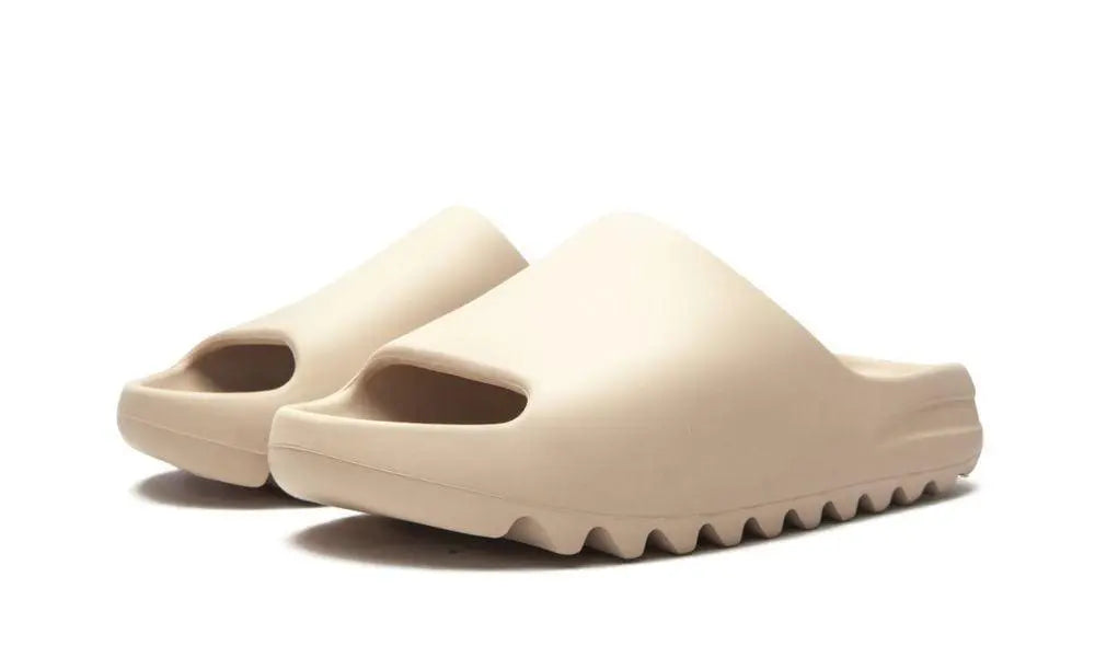 ADIDAS YEEZY
YEEZY SLIDE
"Pure 2021" Shoe Flyes
