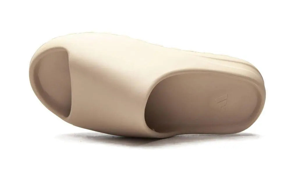 ADIDAS YEEZY
YEEZY SLIDE
"Pure 2021" Shoe Flyes