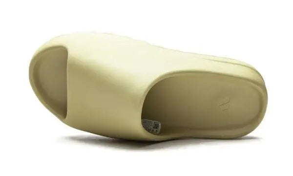 ADIDAS YEEZY
YEEZY SLIDE
"Resin" Shoe Flyes