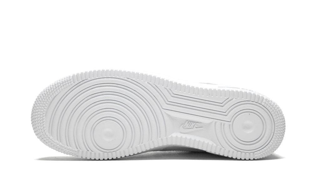 AIR FORCE 1 LOW 07
"Triple White" Shoe Flyes