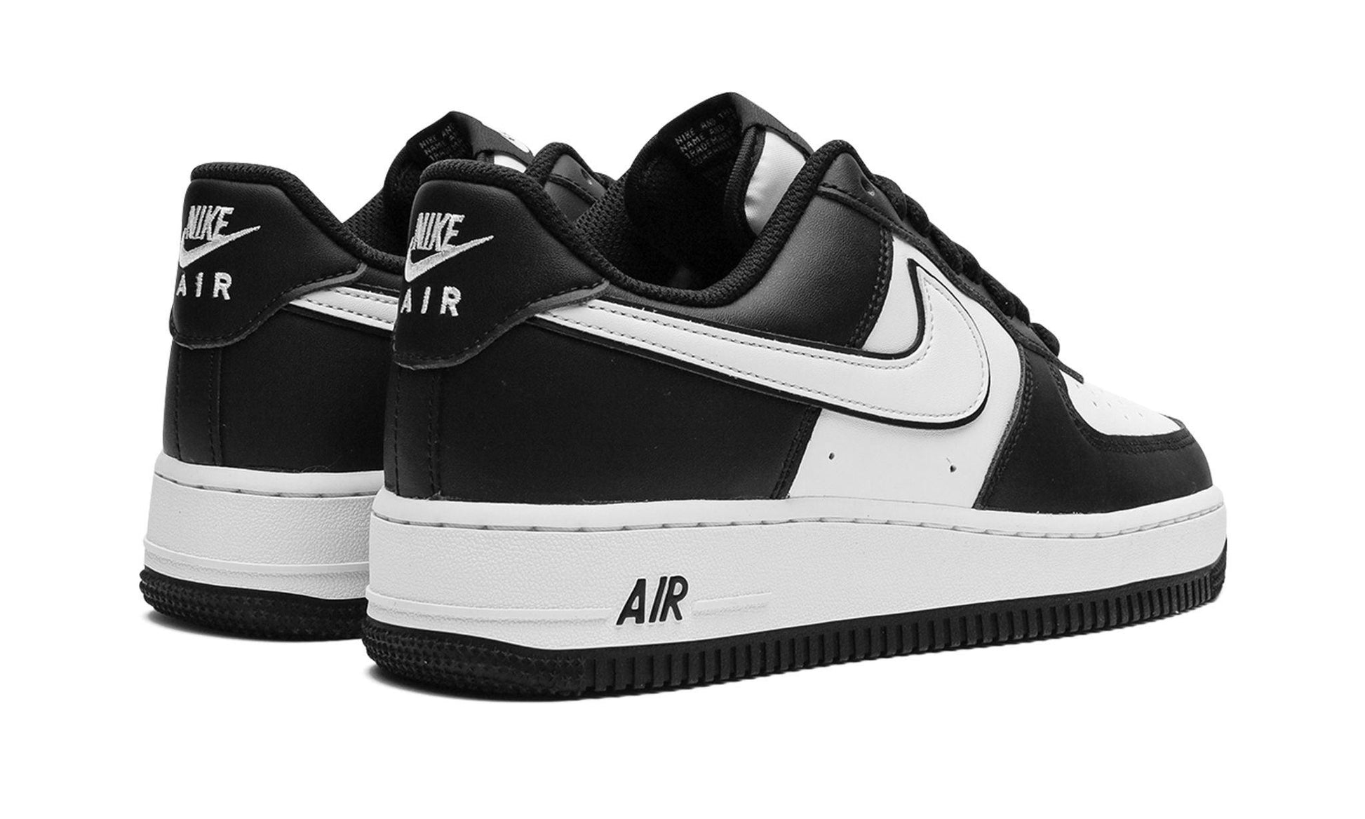 AIR FORCE 1 LOW
"Panda" Shoe Flyes