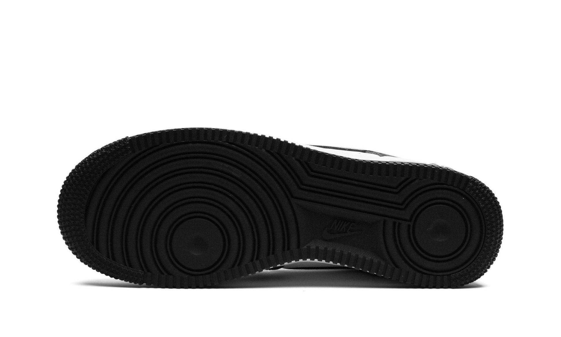 AIR FORCE 1 LOW
"Panda" Shoe Flyes