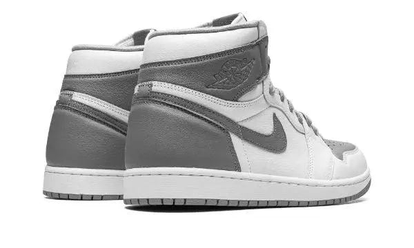 AIR JORDAN 1 HIGH OG
"Stealth" Shoe Flyes