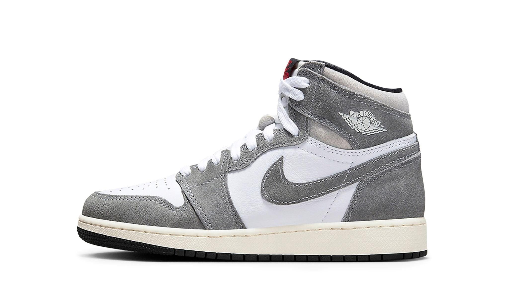AIR JORDAN 1 High OG
"Washed Black" Shoe Flyes