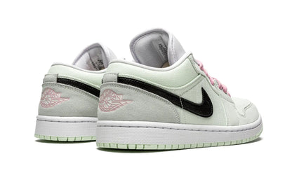 AIR JORDAN 1 LO SE 
"Barely Green" Shoe Flyes