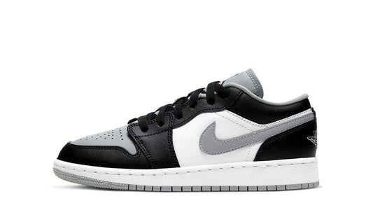 AIR JORDAN 1 LOW GS
"Smoke Grey" Shoe Flyes