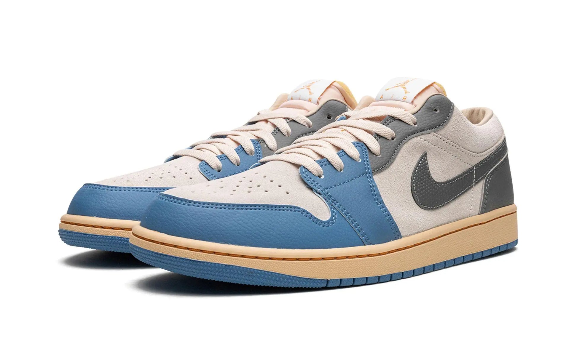 AIR JORDAN 1 LOW SE
"Tokyo 96" Shoe Flyes