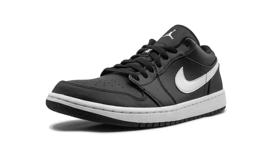 AIR JORDAN 1 LOW "BLACK/WHITE" Shoe Fly