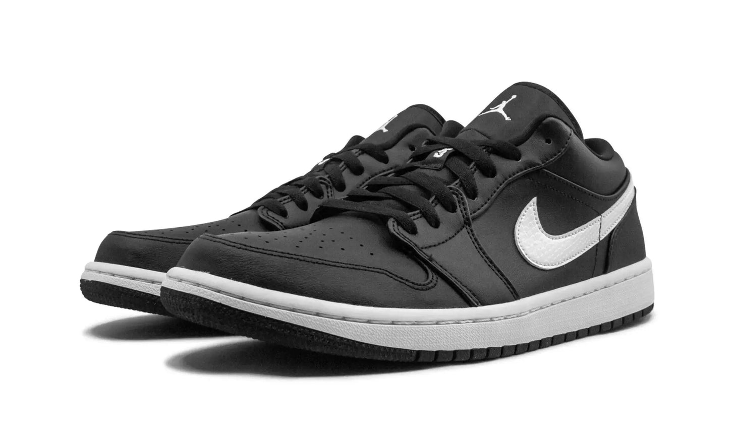AIR JORDAN 1 LOW "BLACK/WHITE" Shoe Fly