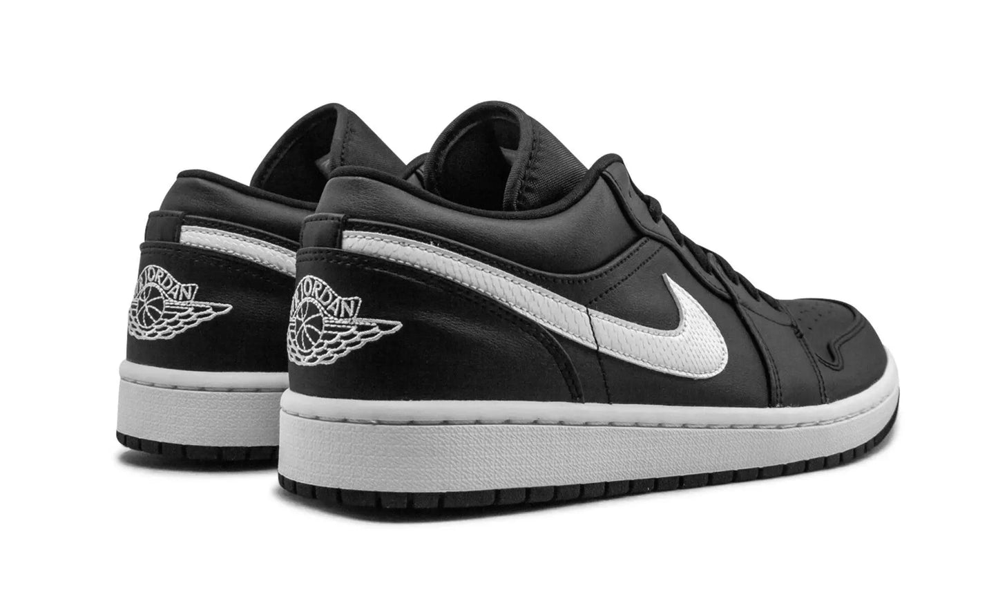 AIR JORDAN 1 LOW "BLACK/WHITE" Shoe Fly