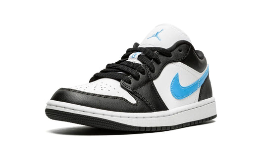 AIR JORDAN 1 LOW
"Black / University Blue" Shoe Flyes