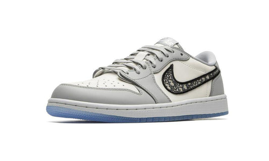 AIR JORDAN 1 LOW
"Dior" Shoe Flyes