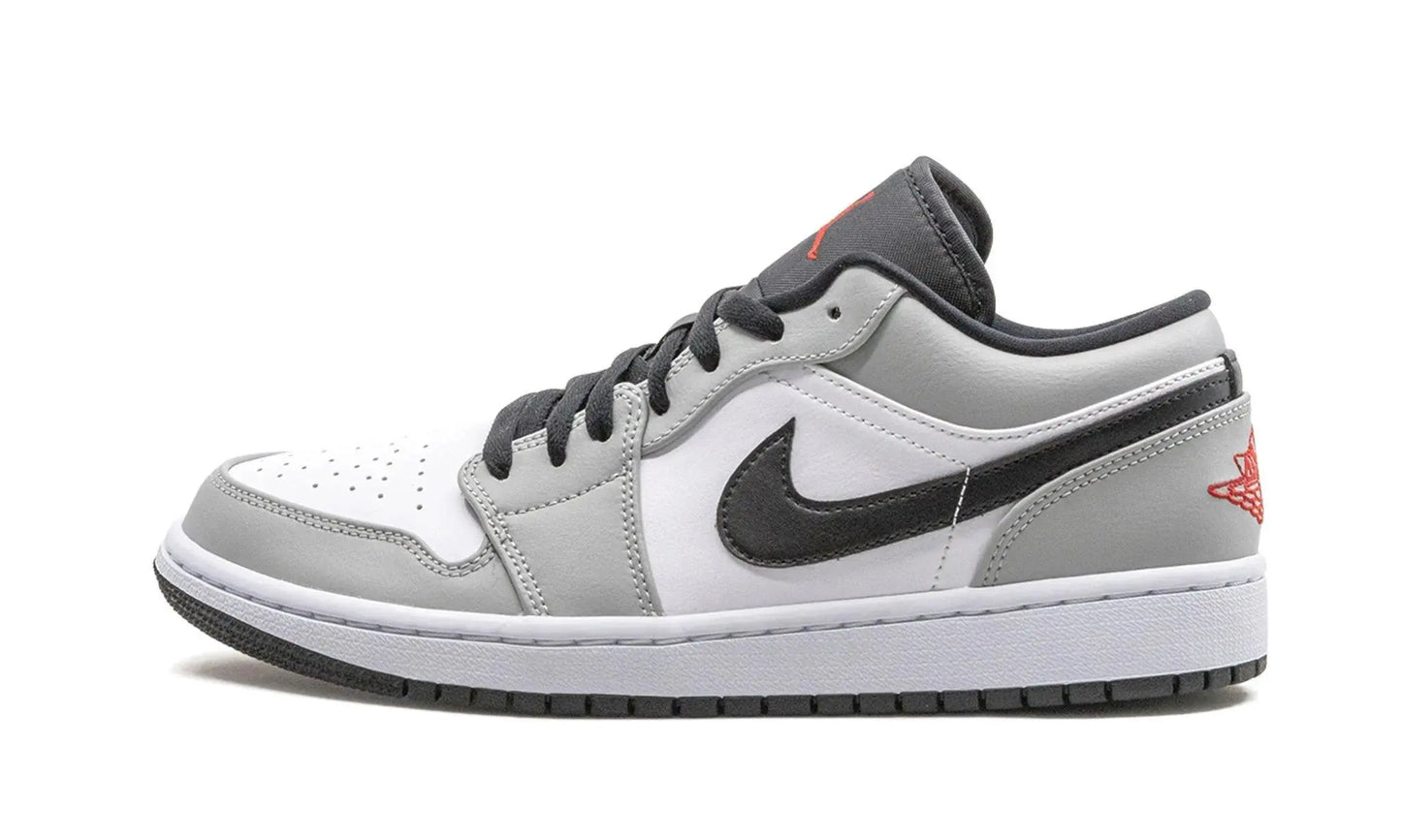 AIR JORDAN 1 LOW "Light Smoke Grey" Shoe Fly