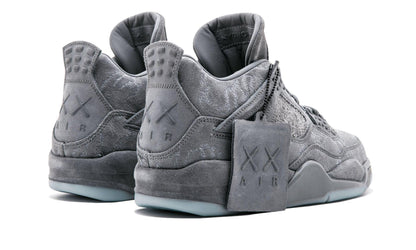 AIR JORDAN 4 RETRO KAWS
"KAWS" Shoe Flyes