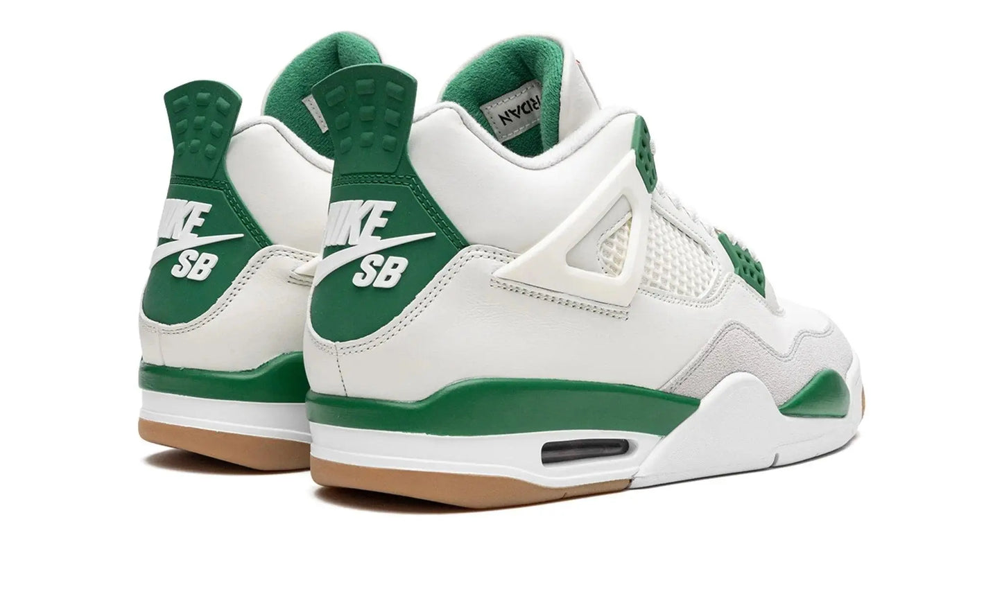AIR JORDAN 4 RETRO SB "PINE GREEN" Shoe Fly