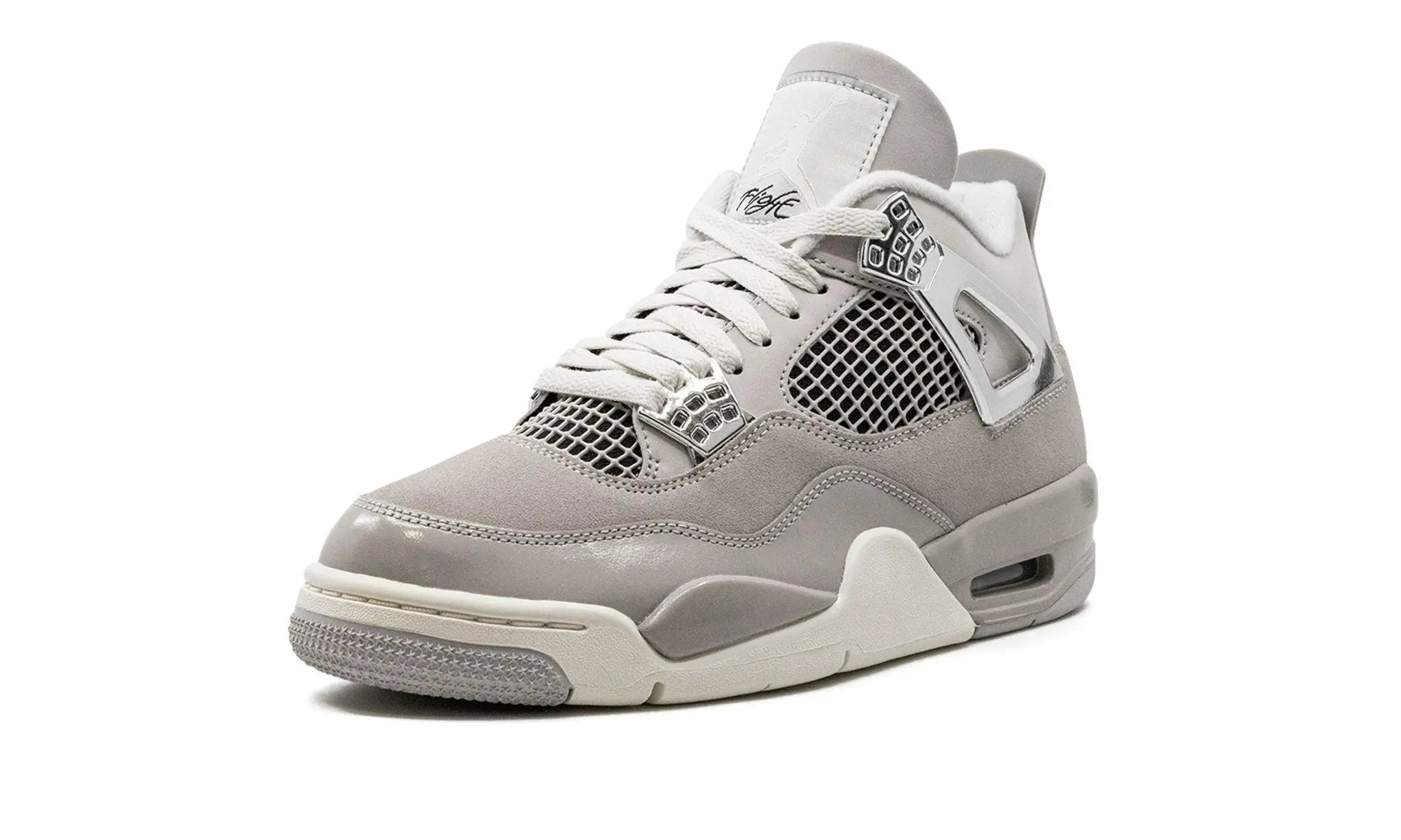 AIR JORDAN 4
"Frozen Moments" Shoe Flyes