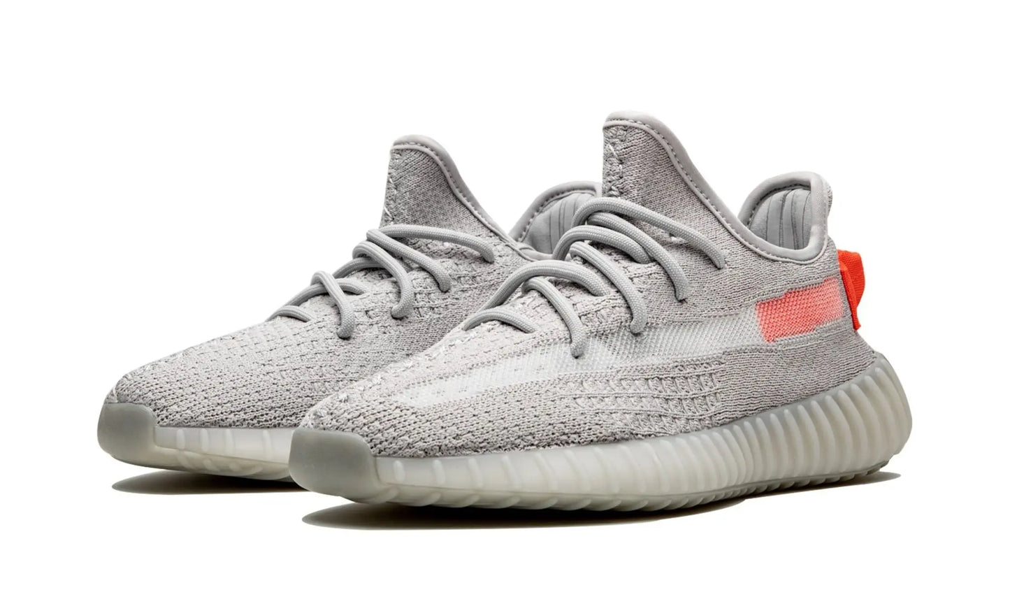 Adidas Yeezy Boost 350 V2
"Tail Light" Shoe Flyes