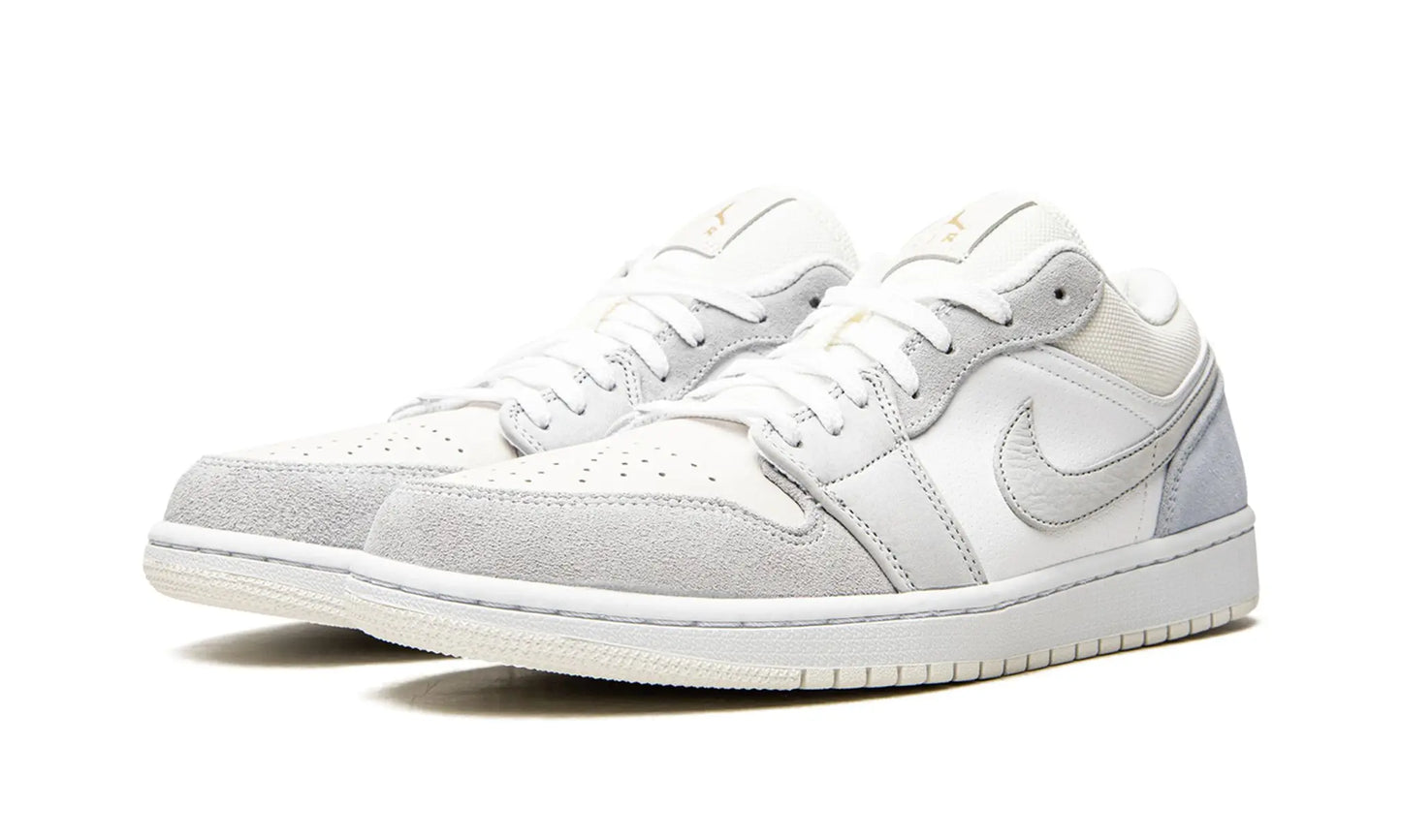 Air Jordan 1 Low
"Paris" Shoe Flyes