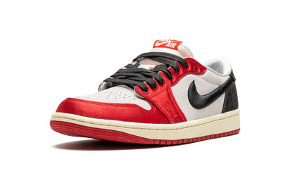 Air Jordan 1 Low
"Trophy Room - Away" Shoe Flyes