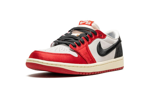 Air Jordan 1 Low
"Trophy Room - Away" Shoe Flyes