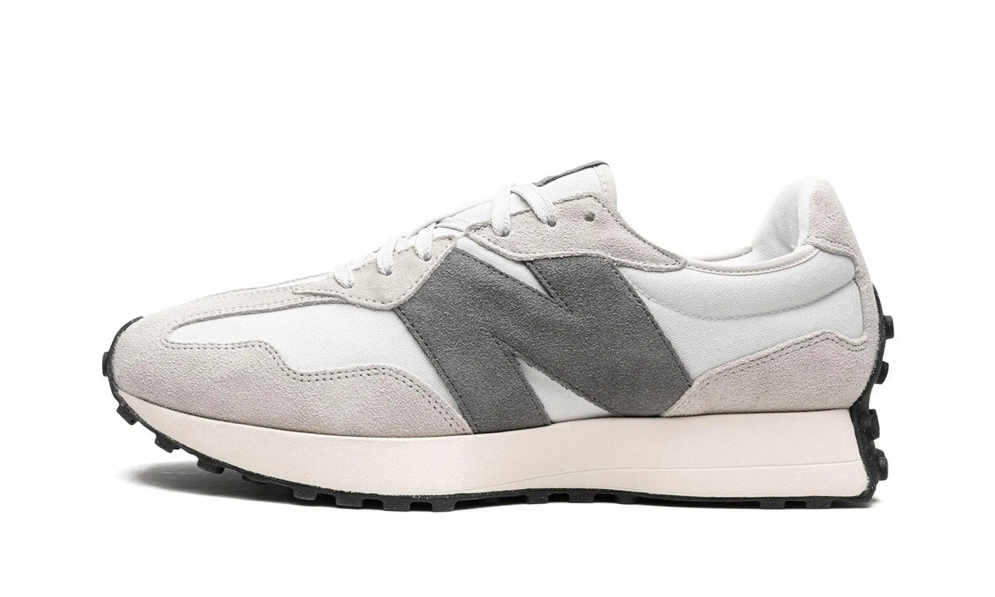 NEW BALANCE
327 Shoe Flyes