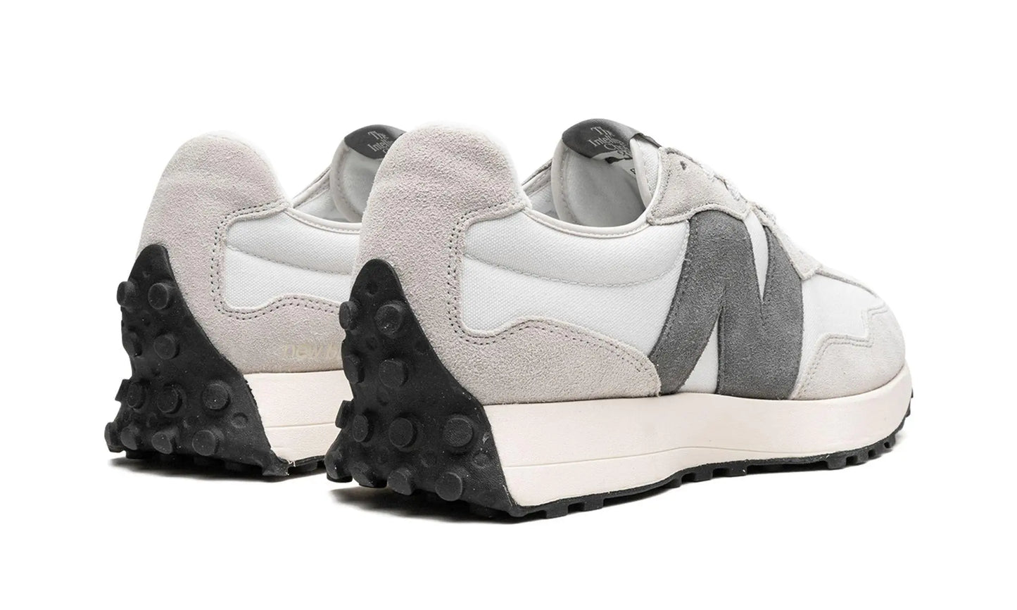 NEW BALANCE
327 Shoe Flyes