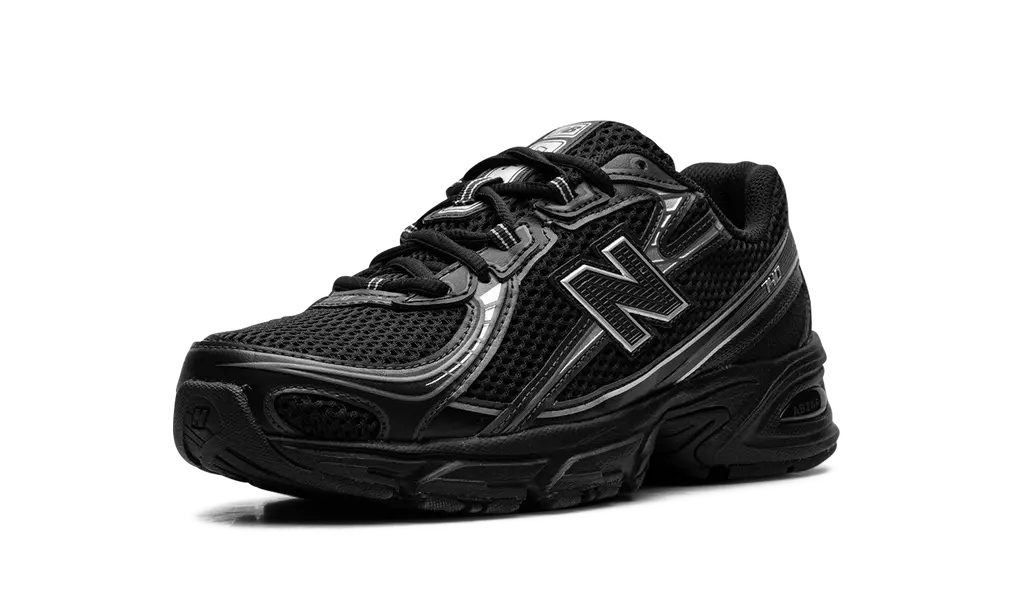 NEW BALANCE
740
"BLACK SILVER" Shoe Flyes