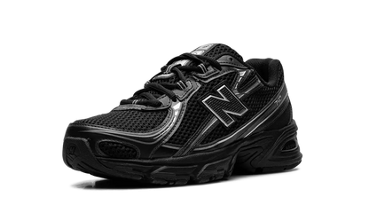 NEW BALANCE
740
"BLACK SILVER" Shoe Flyes
