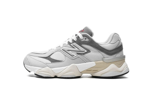 NEW BALANCE
9060 GS
"Rain Cloud" Shoe Flyes
