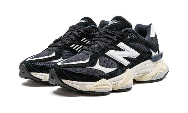 NEW BALANCE
9060
"Black / White" Shoe Flyes