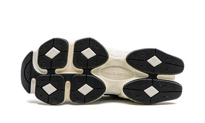 NEW BALANCE
9060
"Black / White" Shoe Flyes