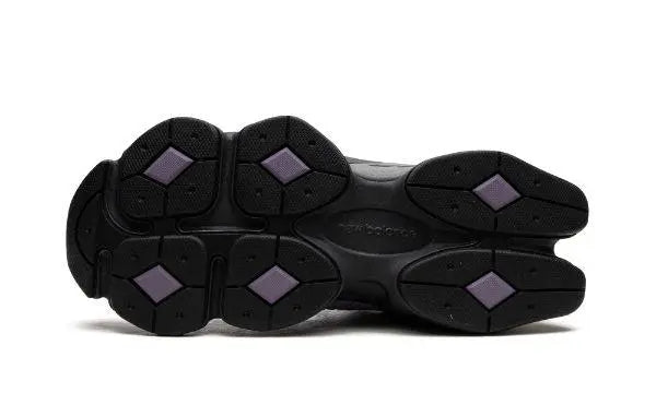 NEW BALANCE
9060
"Violet Noir Shoe Flyes