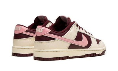 NIKE DUNK LOW PRM
"Valentine's Day 2023" Shoe Flyes