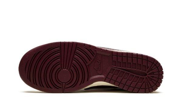 NIKE DUNK LOW PRM
"Valentine's Day 2023" Shoe Flyes