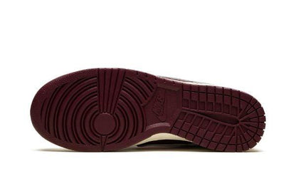NIKE DUNK LOW PRM
"Valentine's Day 2023" Shoe Flyes