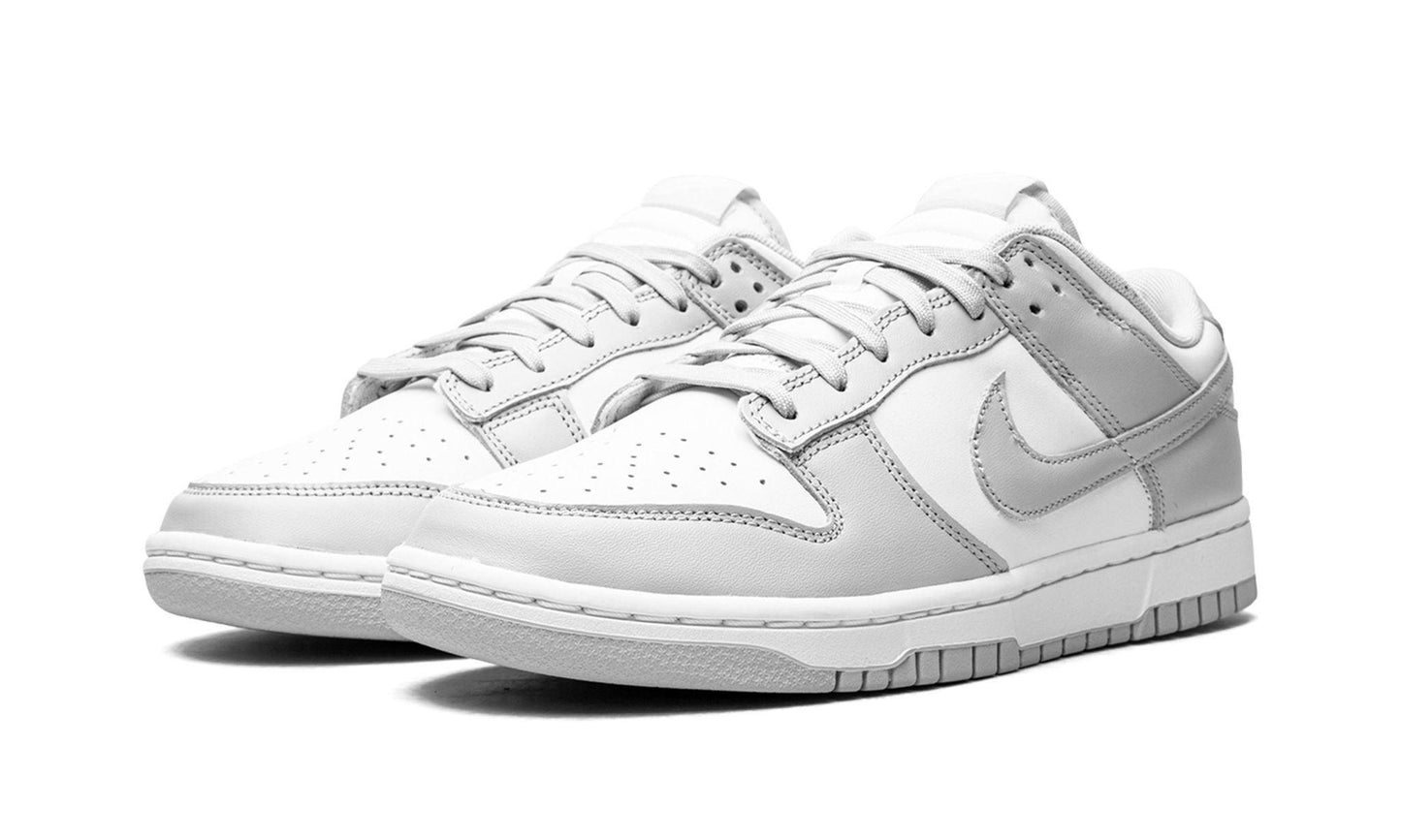 NIKE
DUNK LOW
"Grey Fog" Shoe Flyes