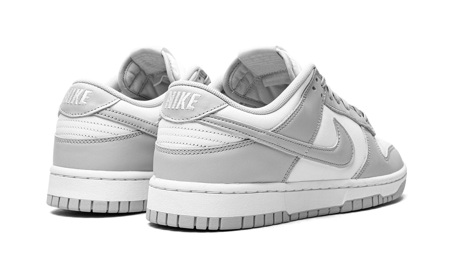 NIKE
DUNK LOW
"Grey Fog" Shoe Flyes