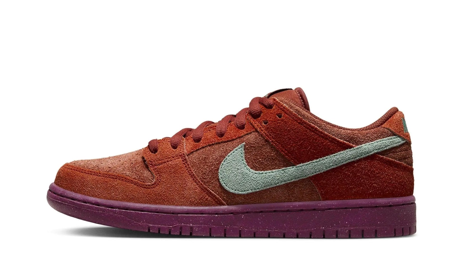 NIKE
SB DUNK LOW PRO PRM
"Mystic Red" Shoe Flyes