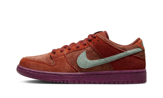 NIKE
SB DUNK LOW PRO PRM
"Mystic Red" Shoe Flyes