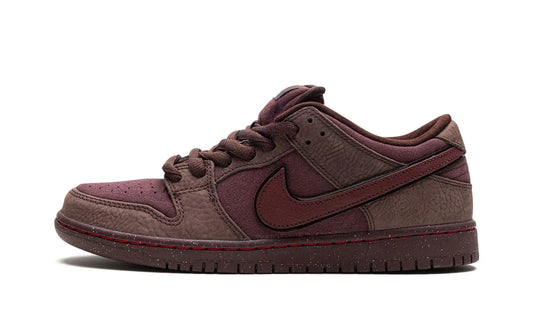 NIKE
SB DUNK LOW
"City of Love" Shoe Flyes
