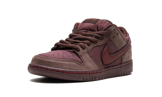 NIKE
SB DUNK LOW
"City of Love" Shoe Flyes