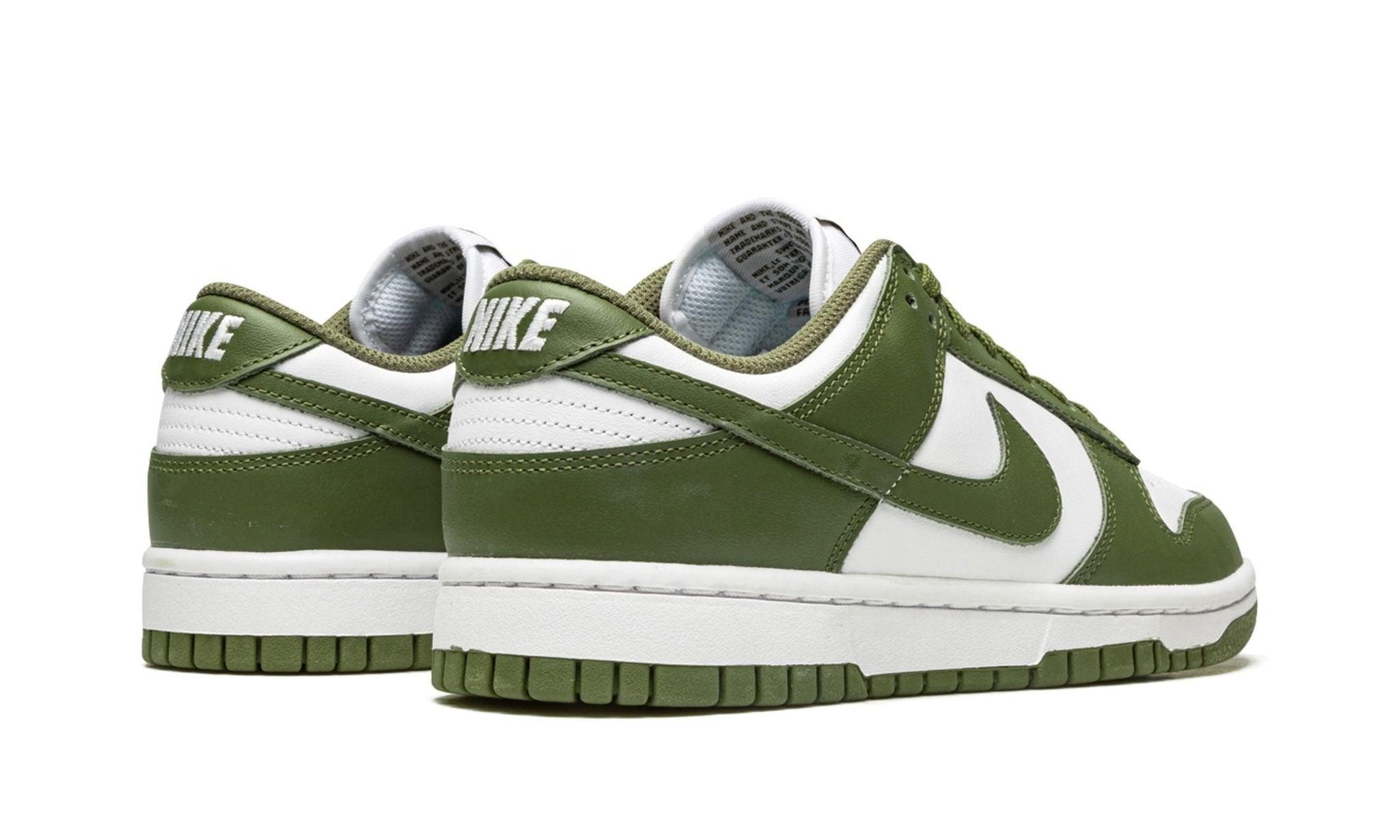 NIKE
SB DUNK LOW
"Medium Olive" Shoe Flyes