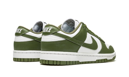 NIKE
SB DUNK LOW
"Medium Olive" Shoe Flyes