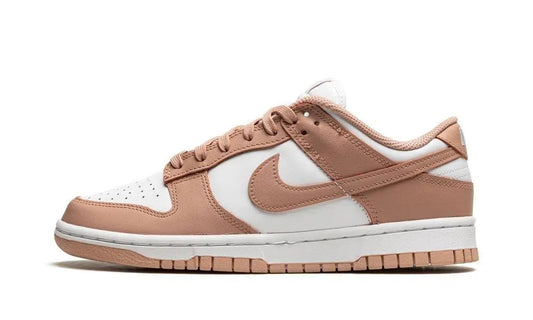 NIKE SB DUNK LOW
"Rose Whisper" Shoe Flyes