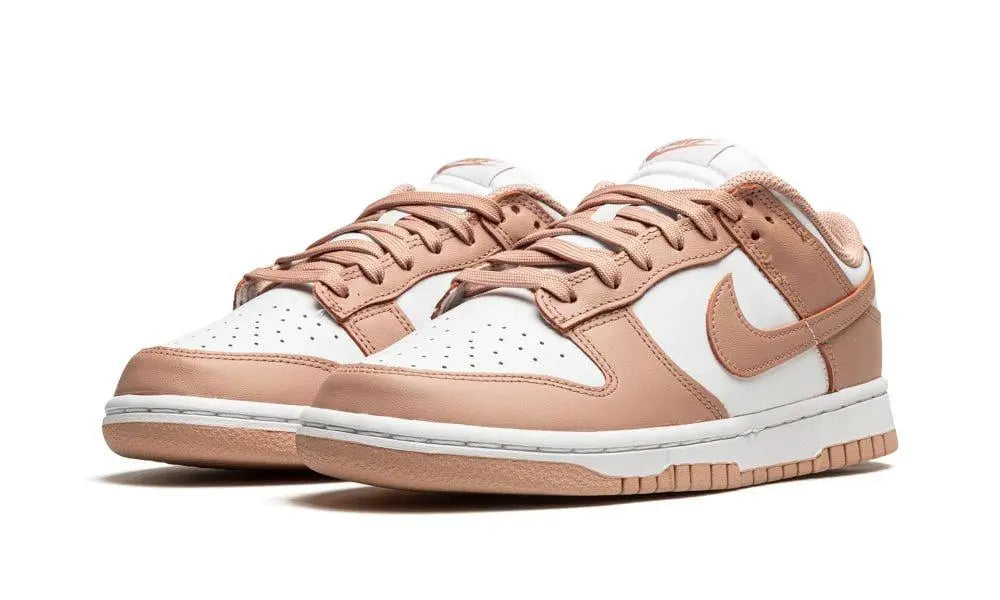 NIKE SB DUNK LOW
"Rose Whisper" Shoe Flyes