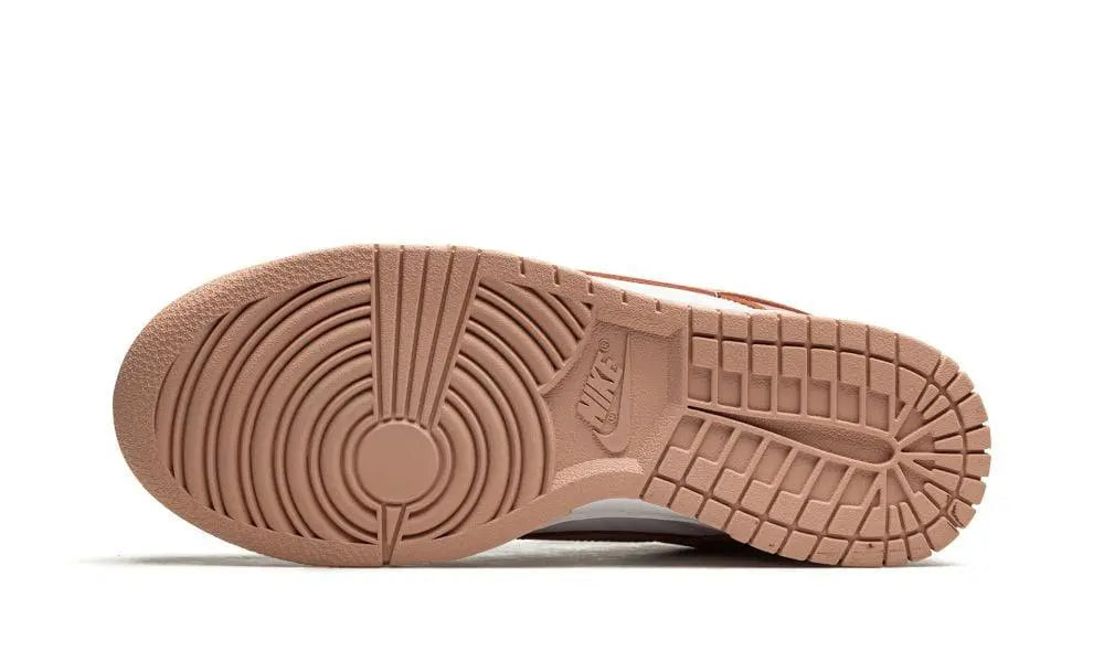 NIKE SB DUNK LOW
"Rose Whisper" Shoe Flyes