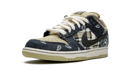 NIKE SB DUNK LOW 'TRAVIS SCOTT' Shoe Flyes